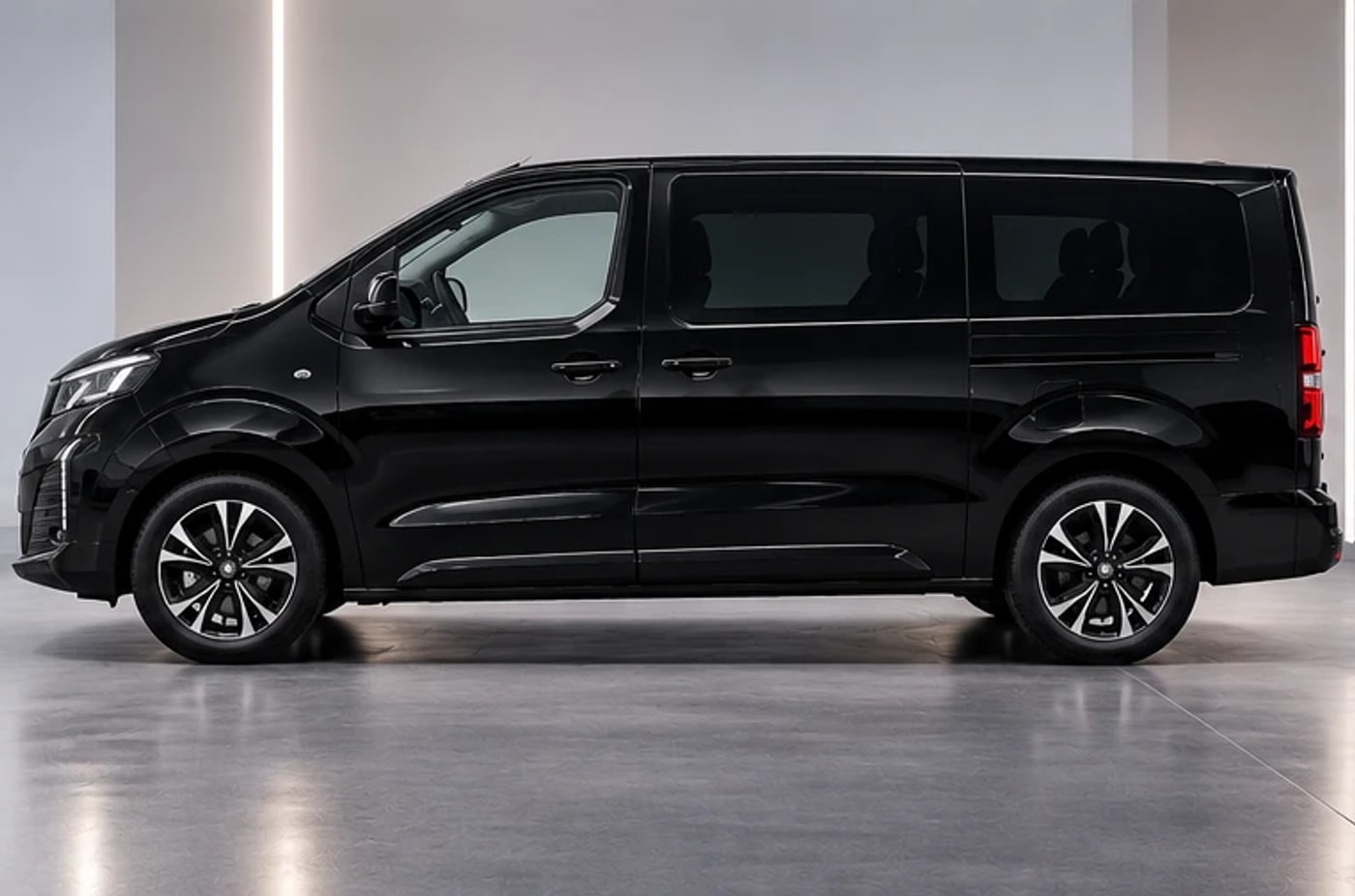 Peugeot Expert 9 places 2026 — vue de profil